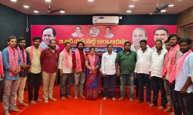 బీజేపీ మహిళా మోర్చా నాయకురాలు సరస్వతి బిఆర్ఎస్ లో చేరిక